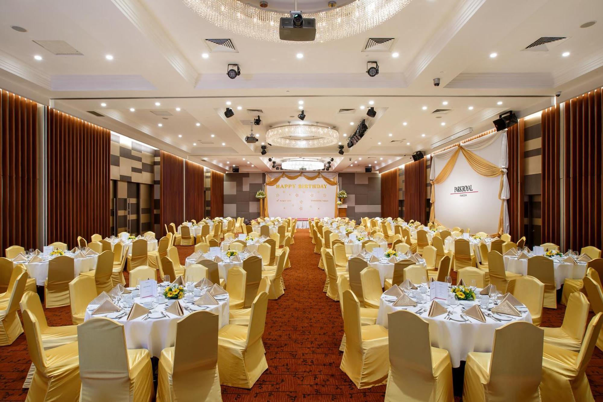 โรงแรม พาร์ครอยัล