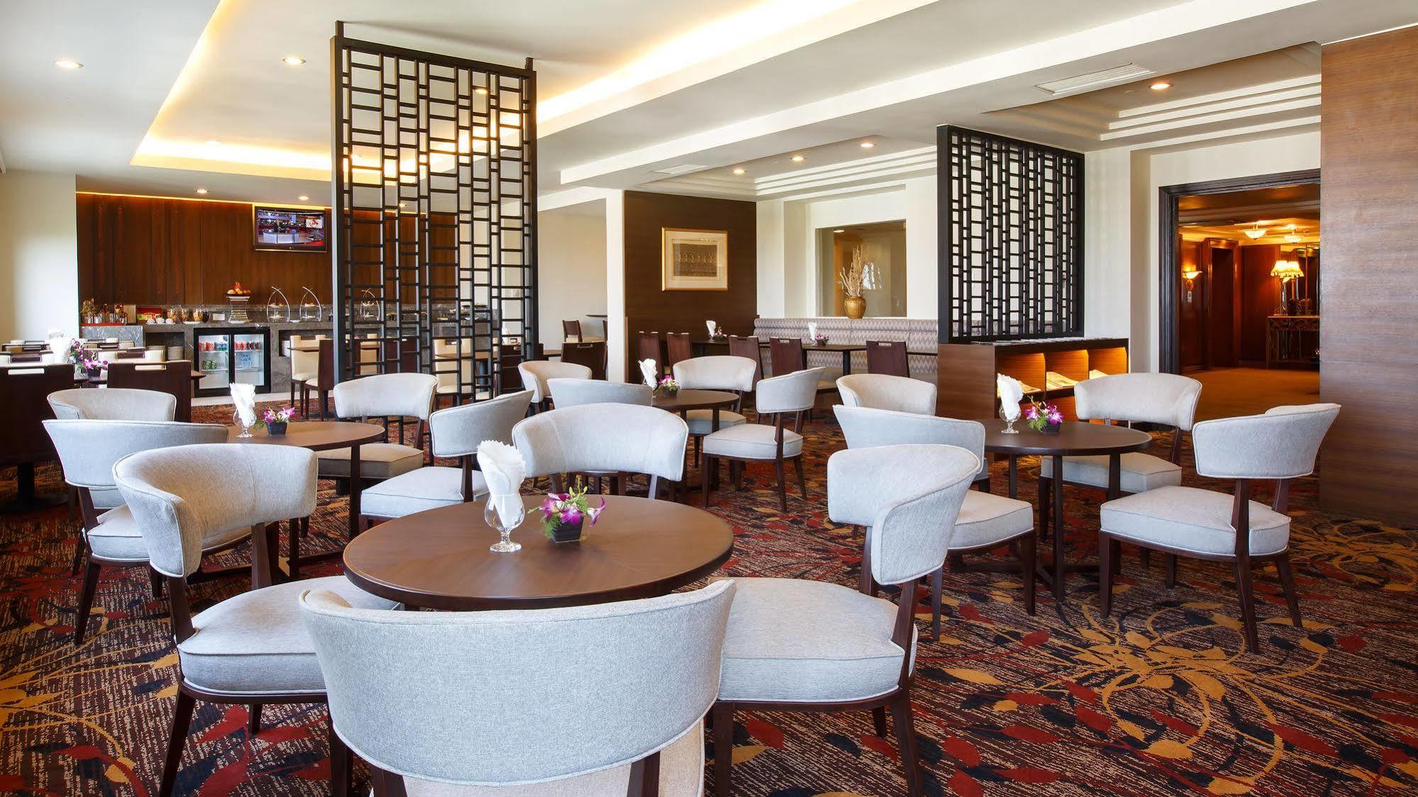 โรงแรม พาร์ครอยัล 5*
